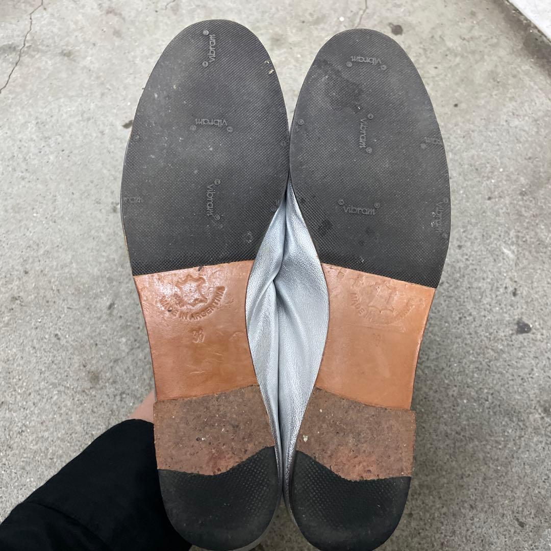 マルティニアーノ　シルバー レザー フラットシューズ