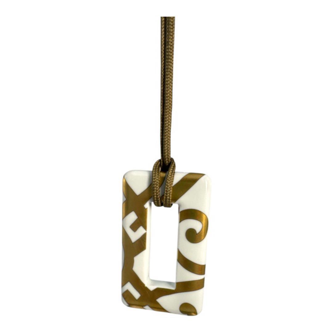 HERMES アクセサリー　陶器　ネックレス　ポーセリン　レディース　ホワイト