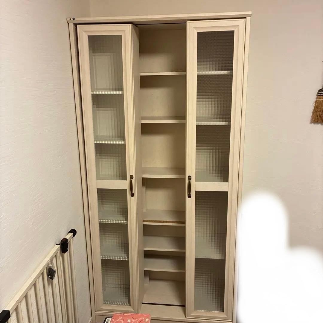 ホワイト木製本棚 ガラス扉付き