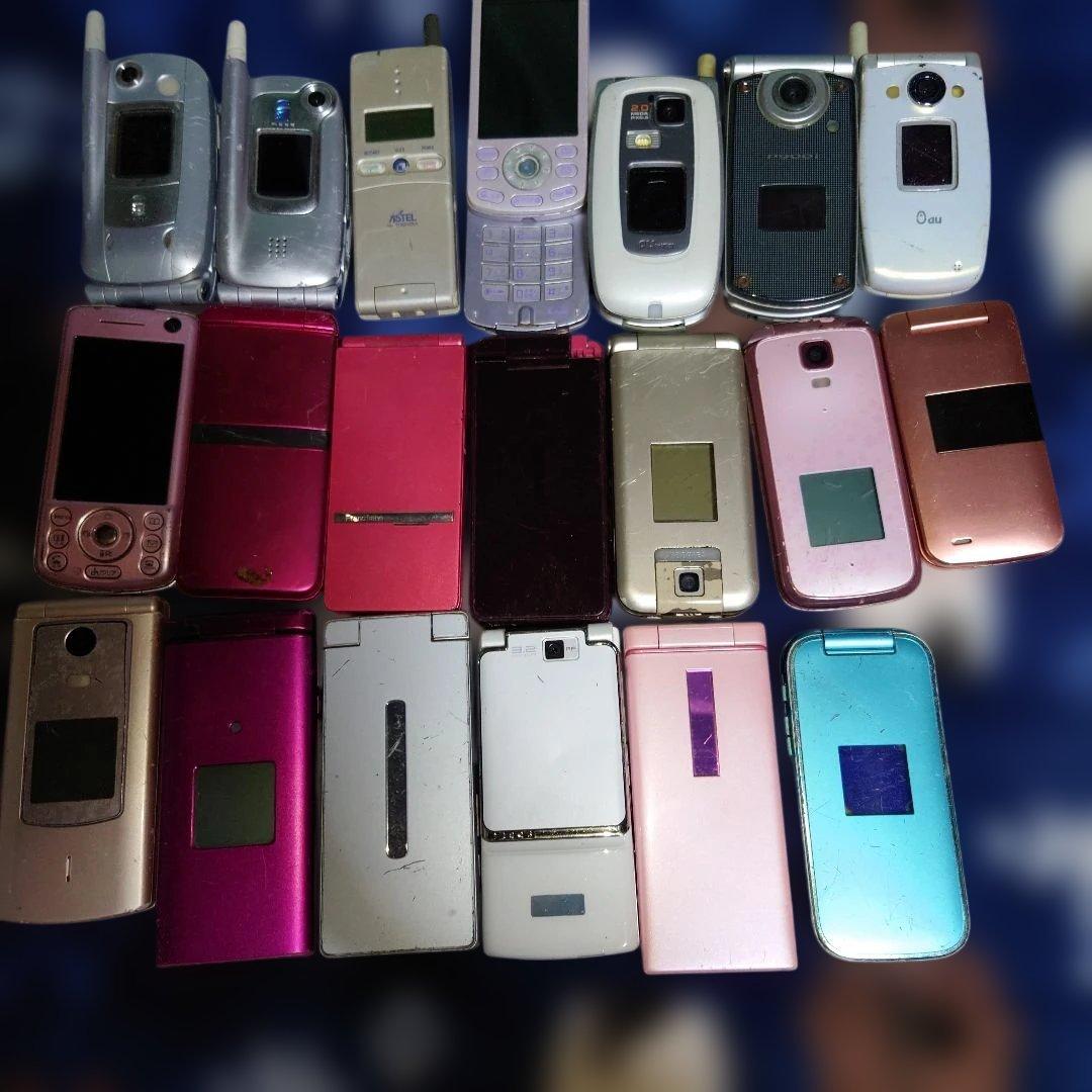 ぽ*け様 ガラケー 携帯電話 おまとめ 20台☆ 動作未確認 ジャンク