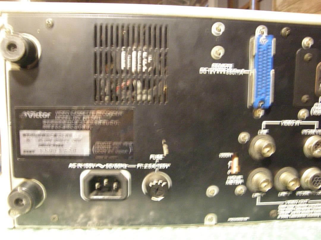 ビクターBRS-611業務用SVHSレコーダージャンク品の出品です。