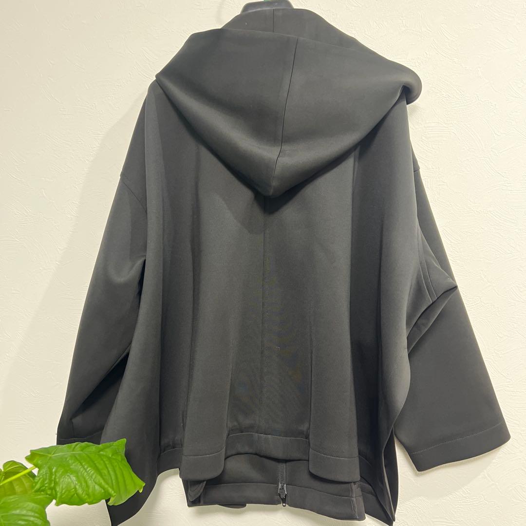 Beardsleyブラック フード付きジャケット