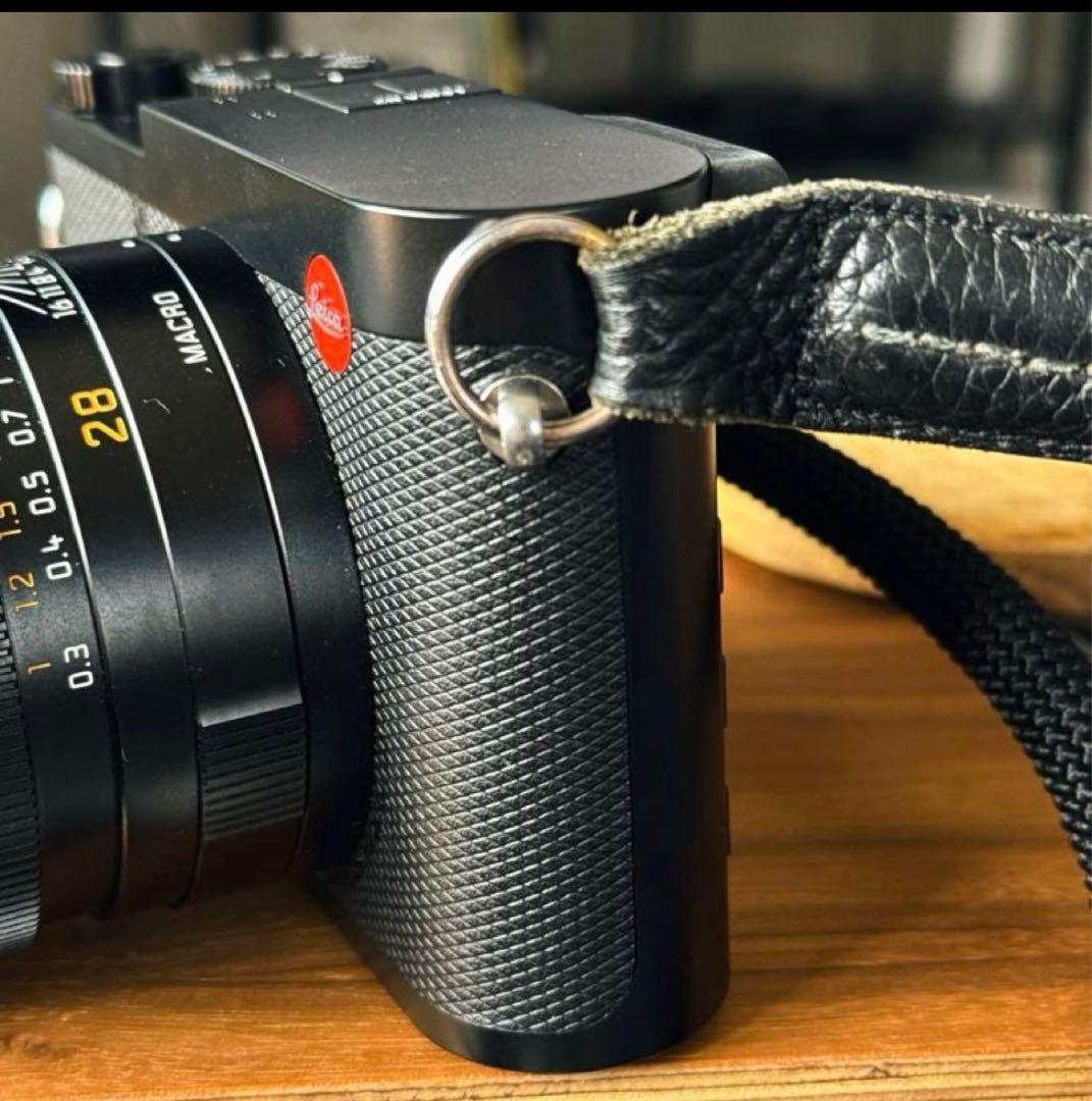 Leica Q2 アルティザン&アーティス レザーカメラケース とサムグリップ有