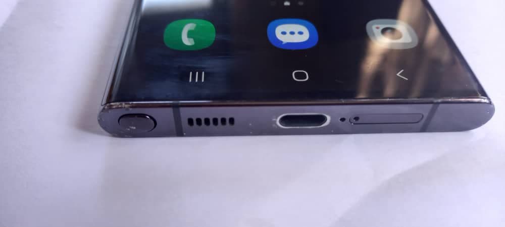 ブラック スマートフォン 本体