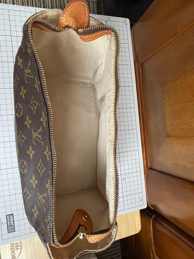 Louis Vuitton モノグラム レザーケース　中古品