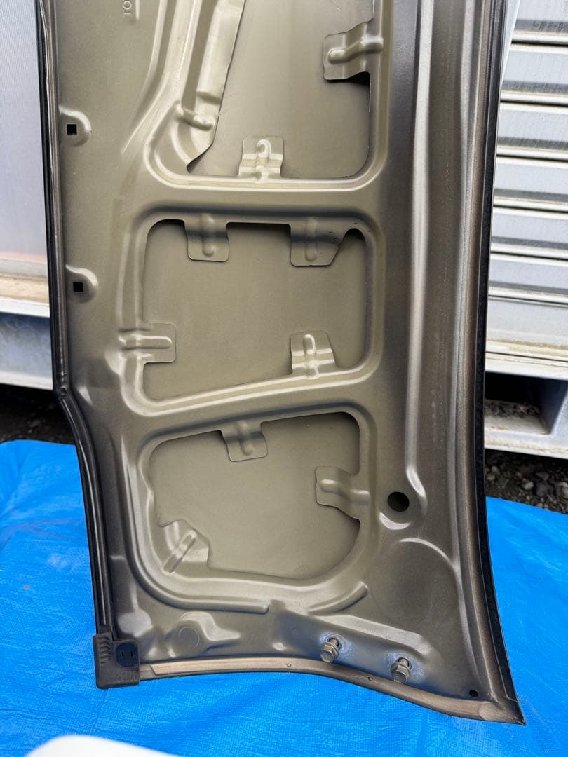 ★手渡し★ハイエース純正ボンネット◆ブラックエンブレム付