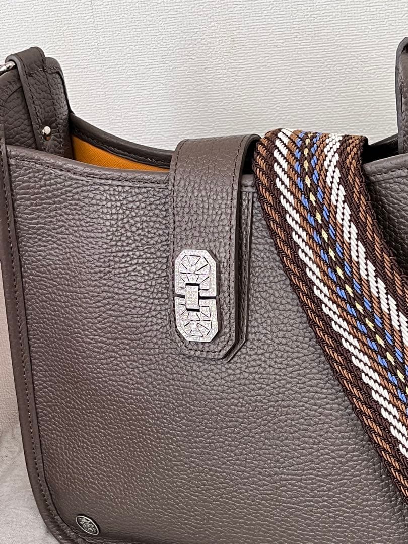 【美品】ADMJ アールデコモチーフ クロスボディバッグ