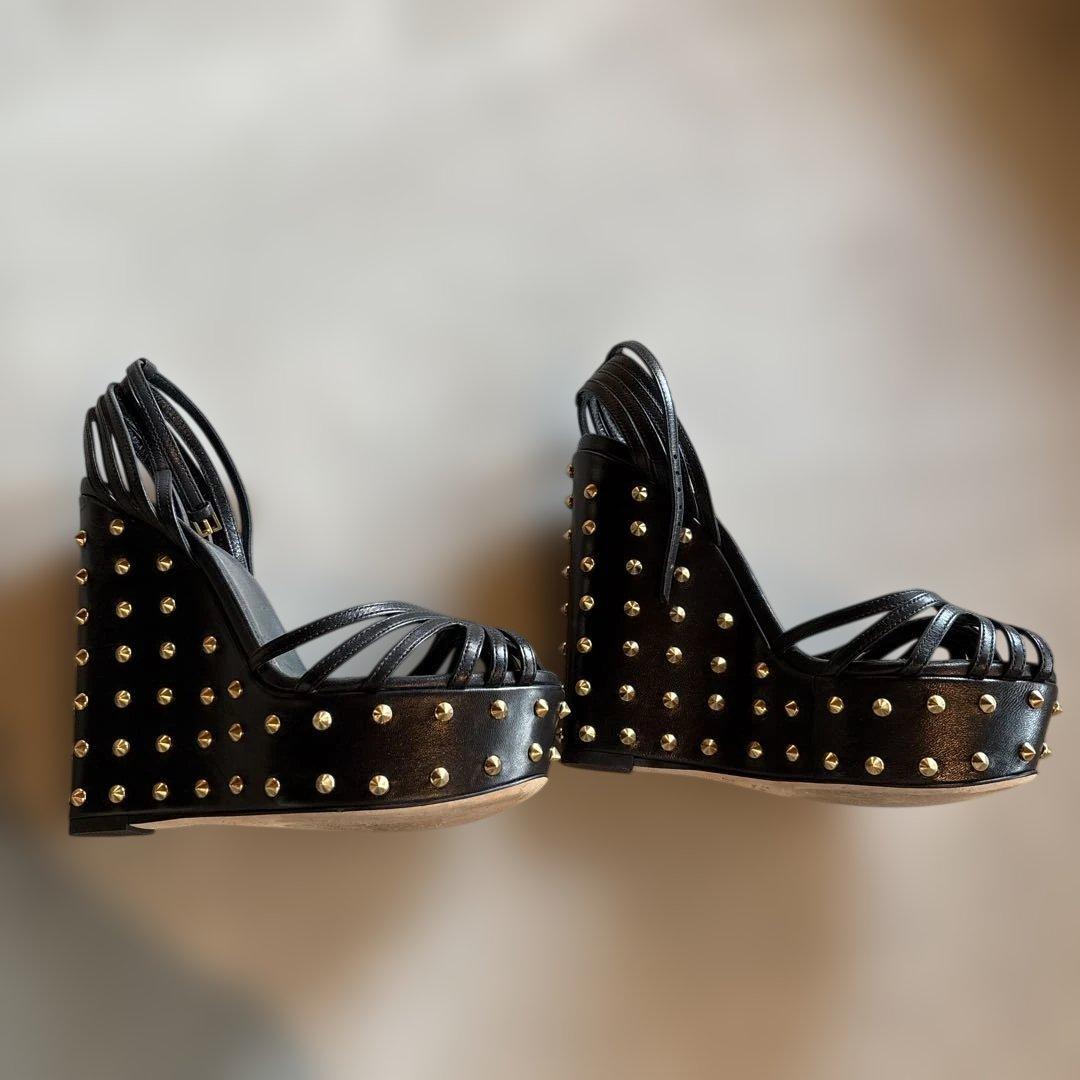 GUCCI 牛革　厚底サンダルスタッズ付き　黒　351/2