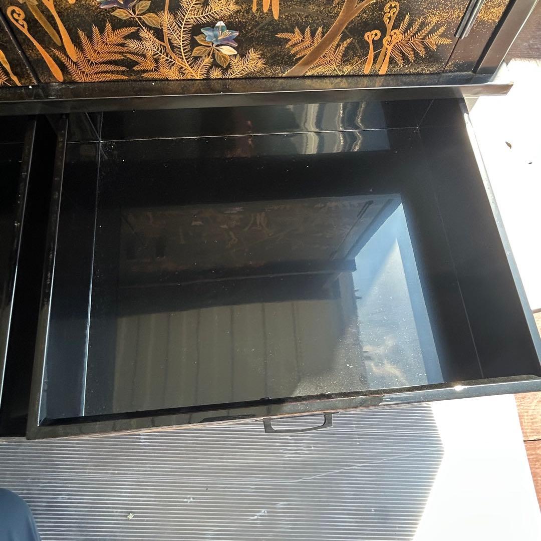 漆塗り　飾り棚　和キャビネット