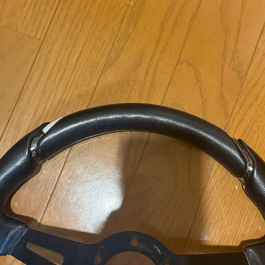 MOMO ステアリング Gotham