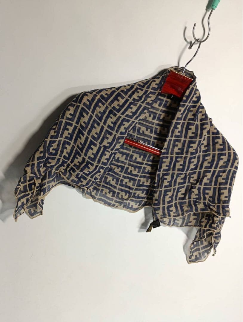 FENDIフェンディ伊FF69ズッカ柄ベージュ×紺シルクストールショールマフラー