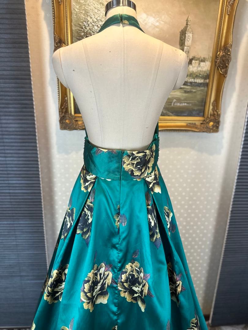 ターコイズ フラワープリント ハルターネック マキシドレス