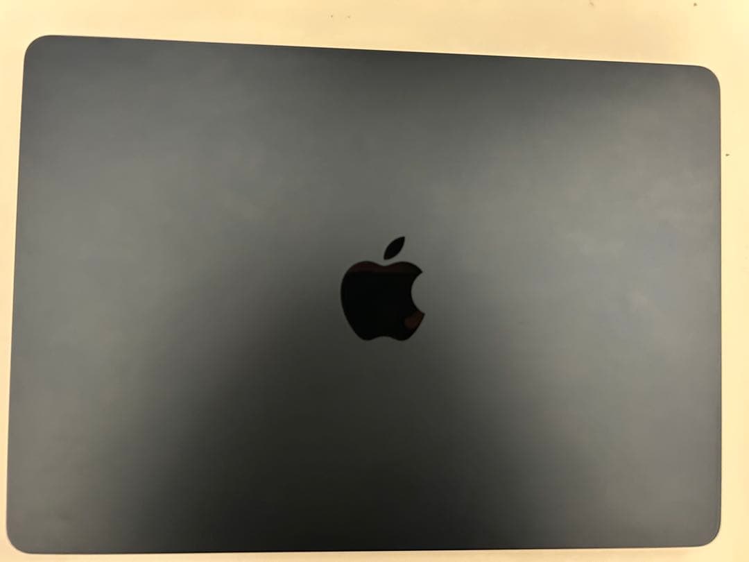 MacBook Air M2 13.6インチ（8GB / 256GB）ミッドナイ