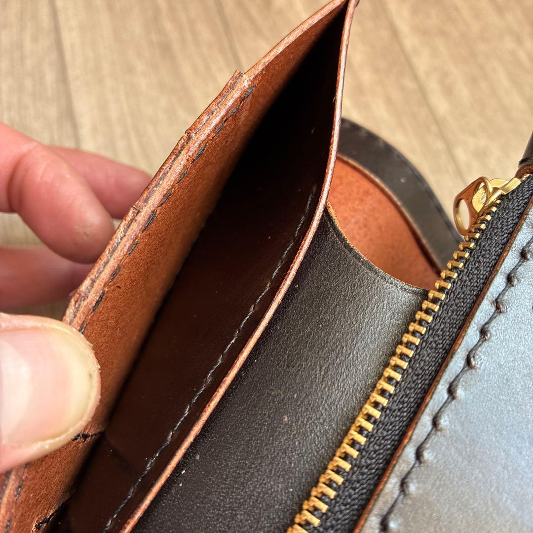 【茶芯ブラック】ミドルトラッカーウォレット　真鍮　黒ステッチ　お札を折らずに収納