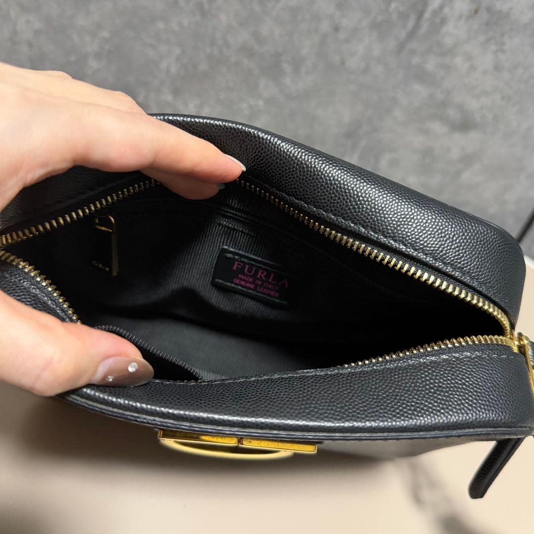FURLA ヴラーバ クロスボディバッグ