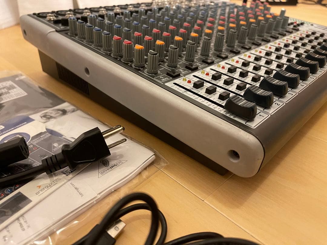 ☆極美品 ベリンガー XENYX X2222USB 16ch アナログミキサー