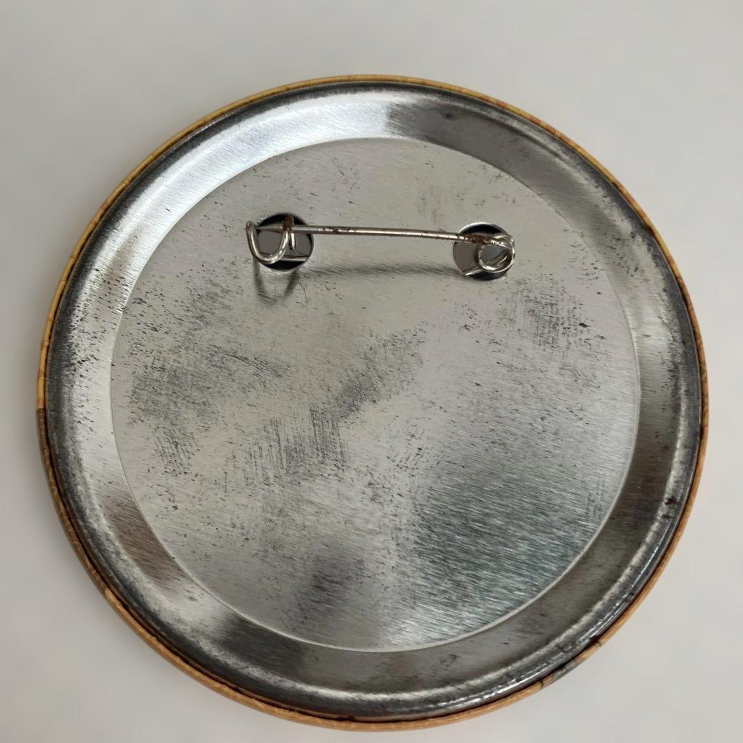 希少‼️海外版　鬼滅の刃‼️我妻善逸　バッジ　送込