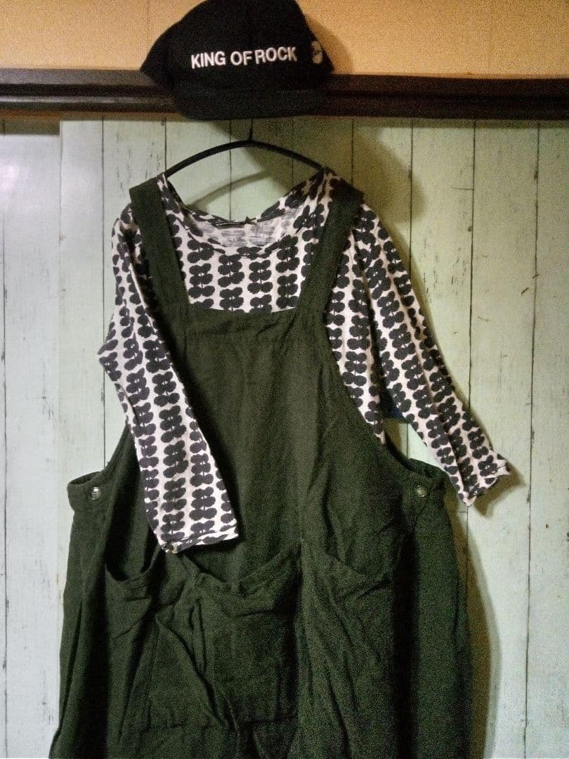 着用2回　秋冬　オリーブ色　直し両脇　デカポケ　サロペOP　プロフで全品見て