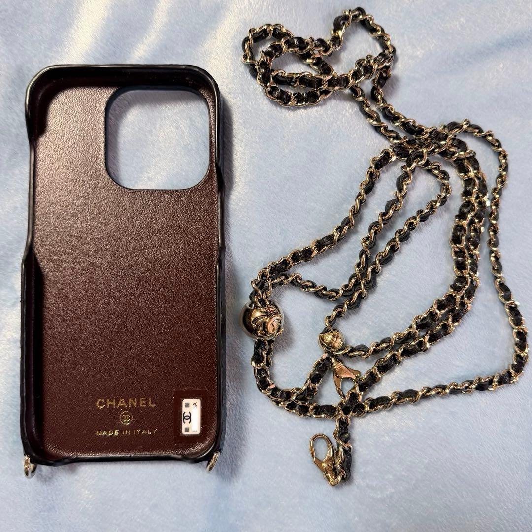 CHANEL マトラッセ キャビアスキン iPhone15pro用スマホケース