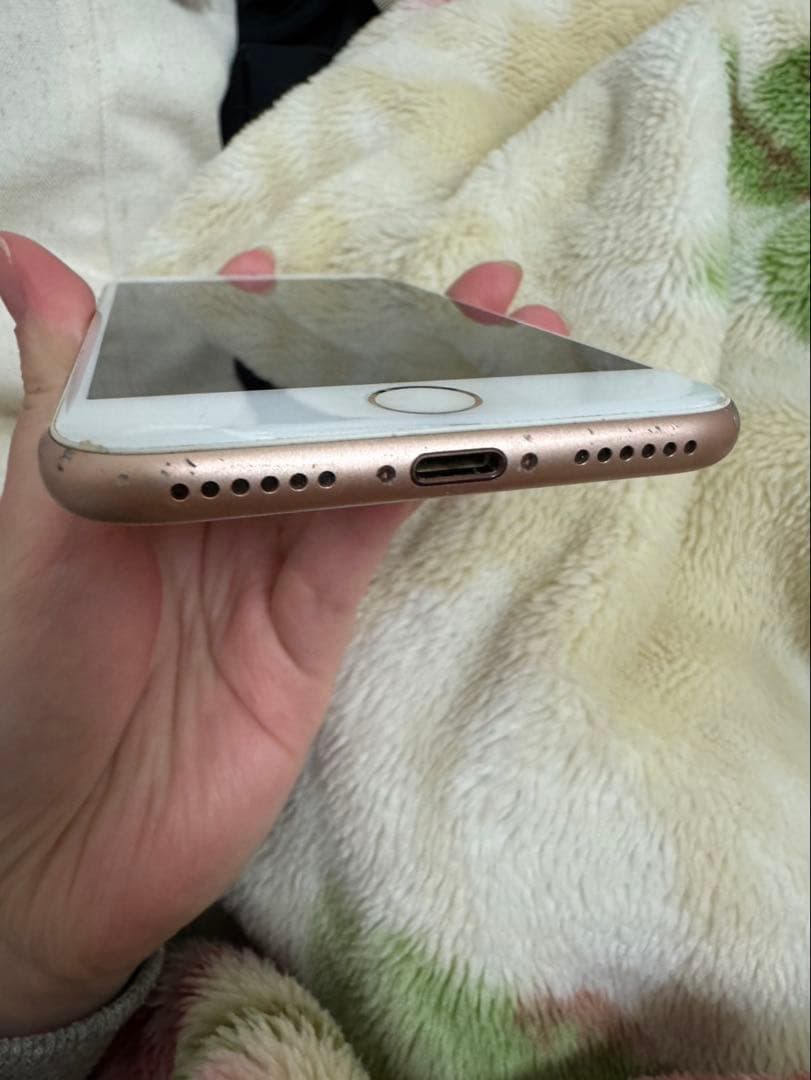 iPhone 8 ゴールド 本体