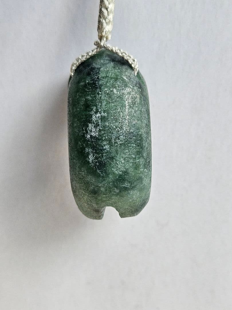 獣形　翡翠勾玉