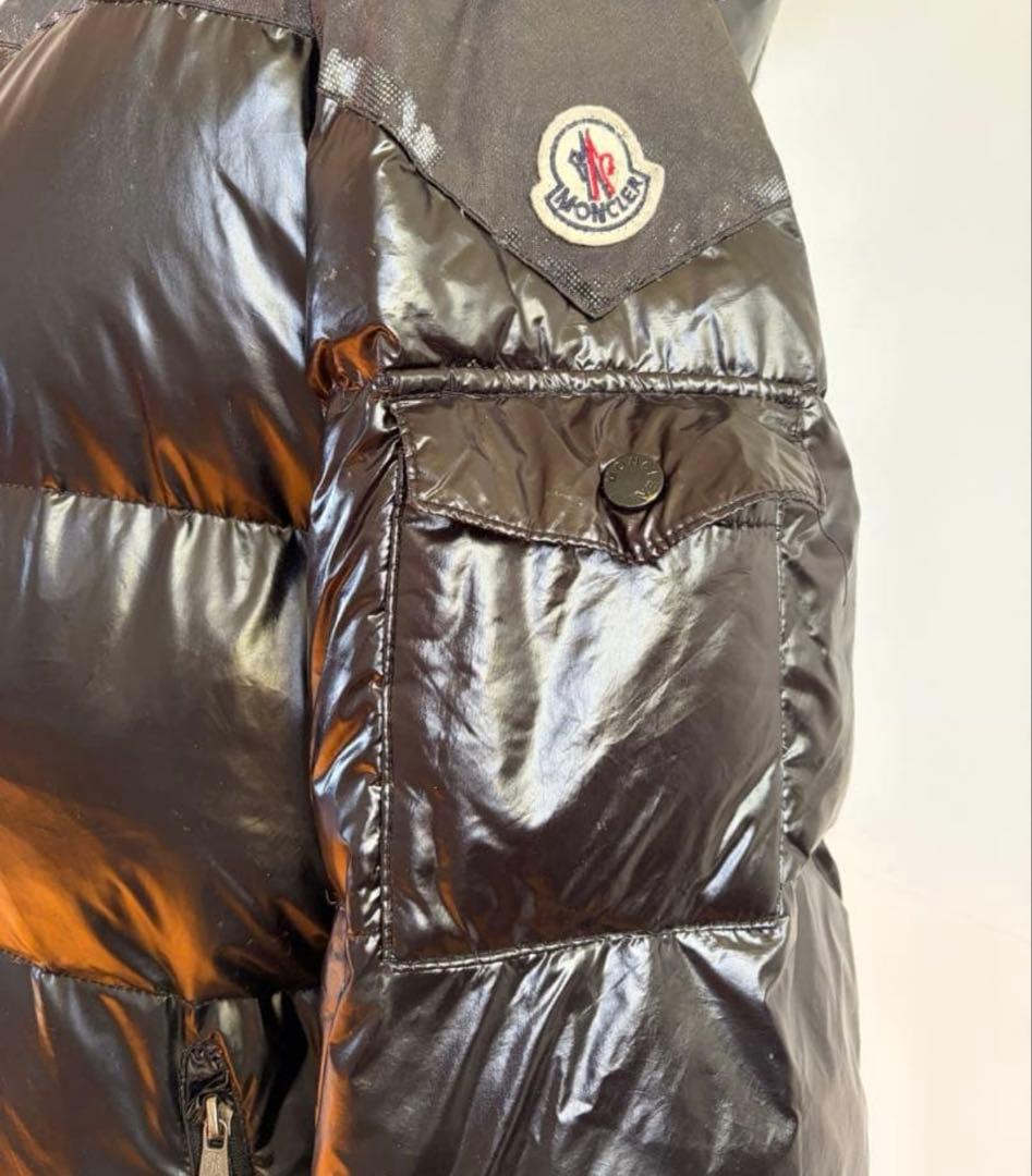 はづはづ 光沢のある黒いダウンジャケット