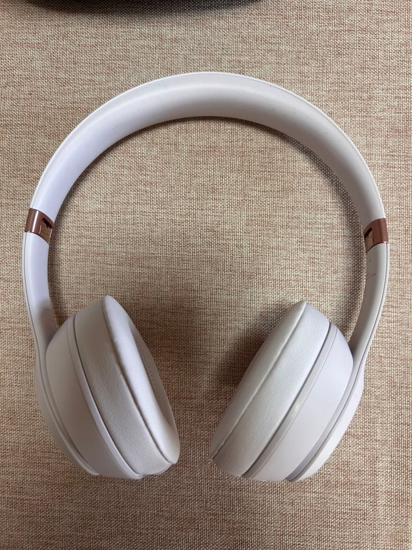 Beats Solo 4 ワイヤレスヘッドセット ピンク