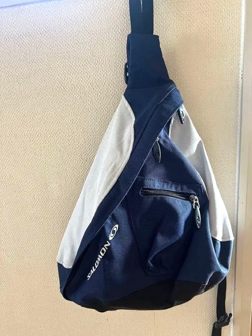 Salomon スリングバッグ