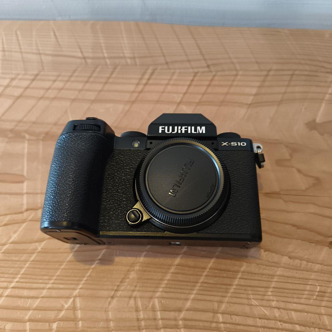 Fujifilm X-S10 ミラーレス一眼カメラ 本体　ダブルズームキット