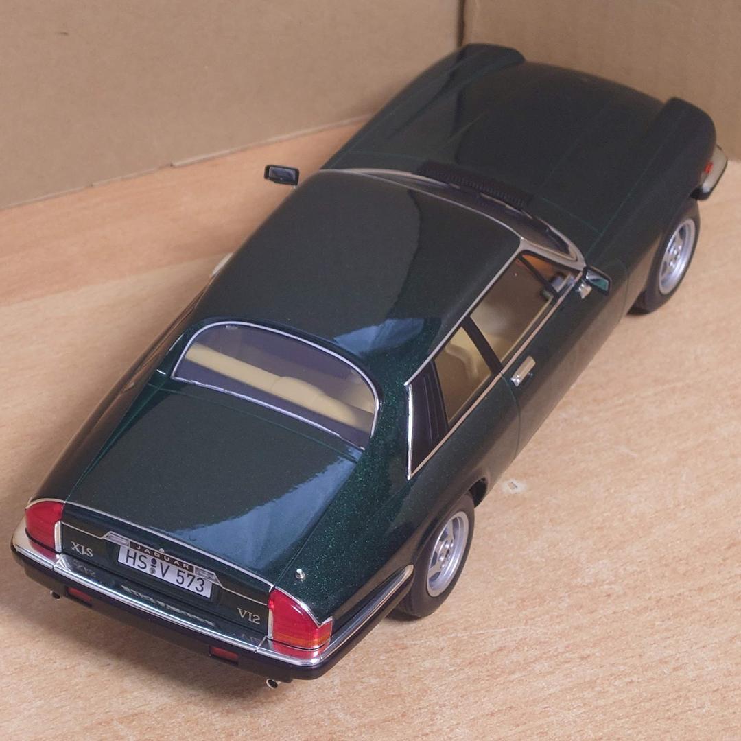 1/18 ジャガーXJ-S 5.3H.E. クーペ 1982 グリーンメタリック