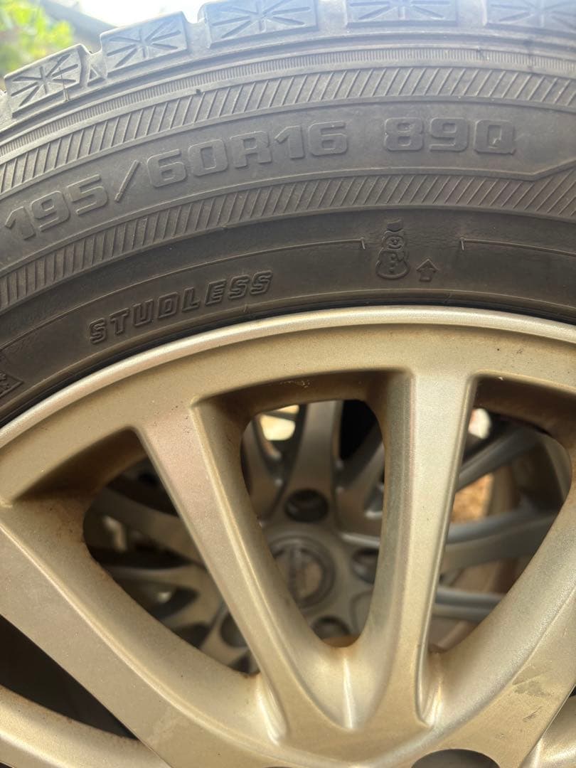 スタッドレスタイヤ 195/60R16 MONOCOQUEホイール付き