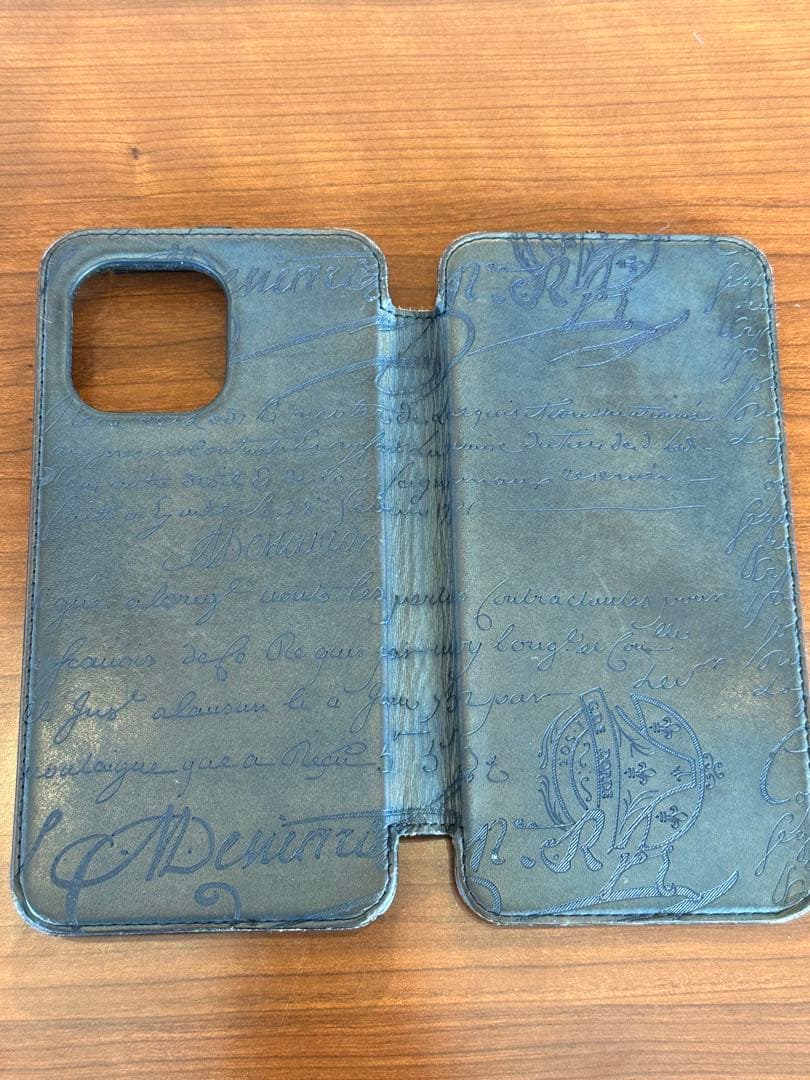 ベルルッティ手帳型レザーケース 青（iPhone 14promax）