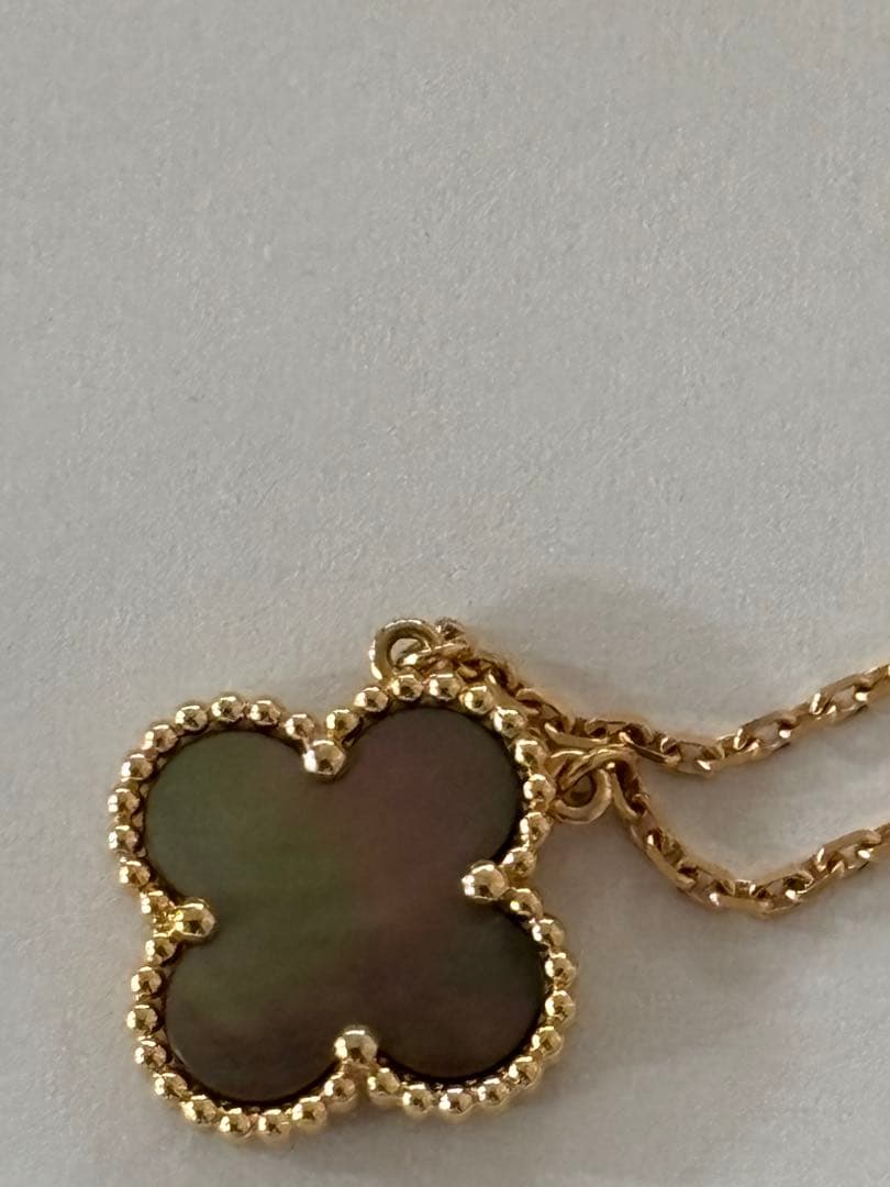 ヴァンクリーフ&アーペルヴィンテージアルハンブラペンダントグレーマザーオブパール