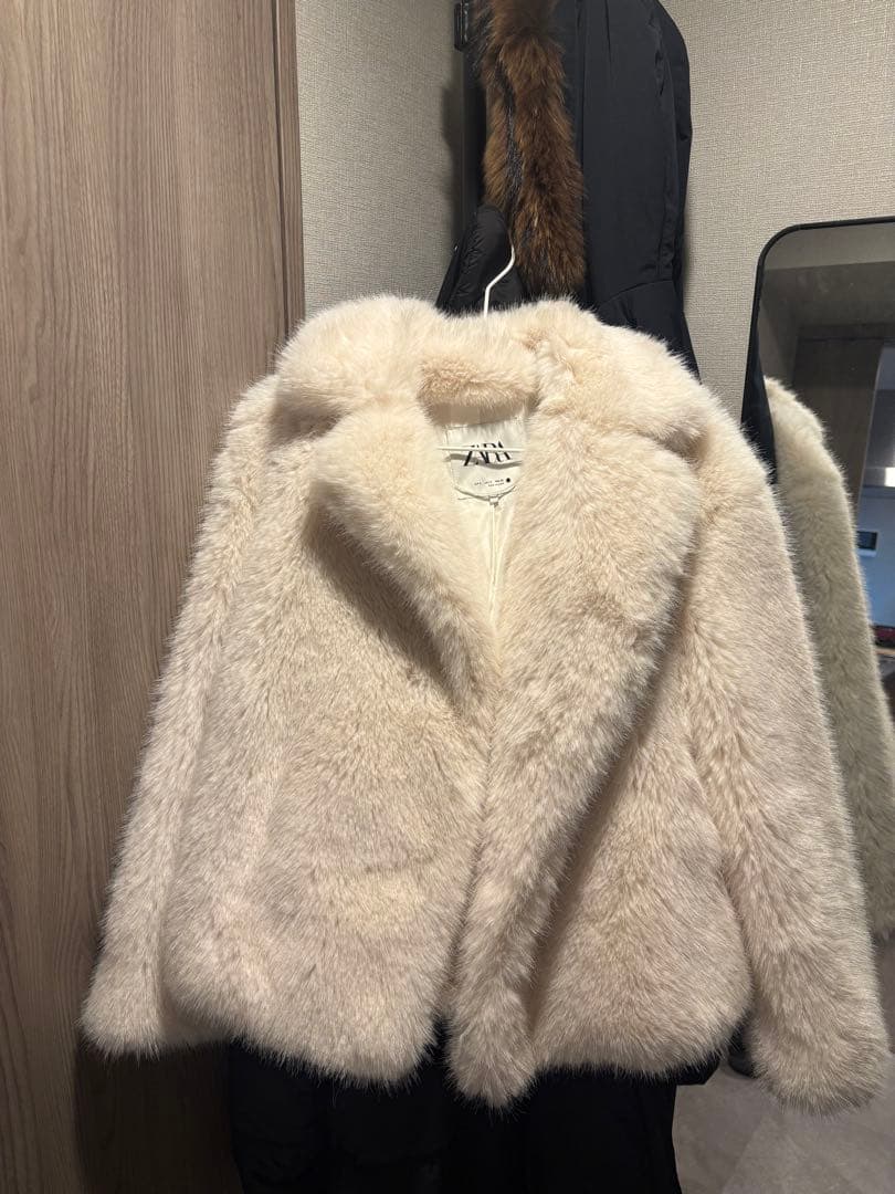 ZARA フェイクファージャケットホワイト