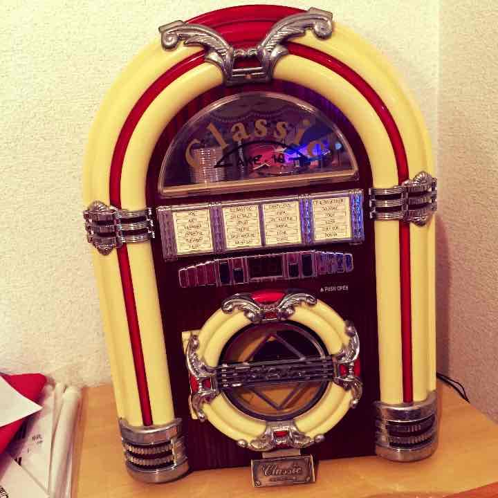 ジュークボックス型CDプレーヤー