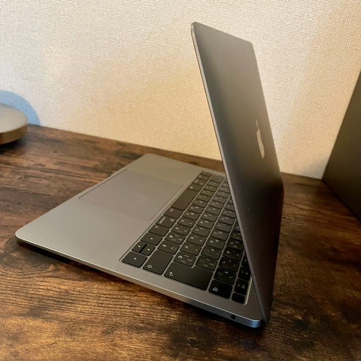 【極美品】MacBook Air 2018 8GB 箱付きMacBook air