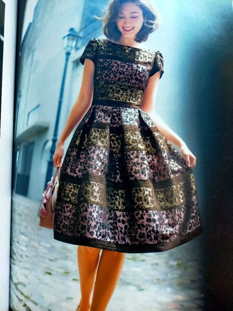 ✿超美【カタログ掲載】エムズグレイシー✿タグあり✿アニマル柄✿ラメ生地✿