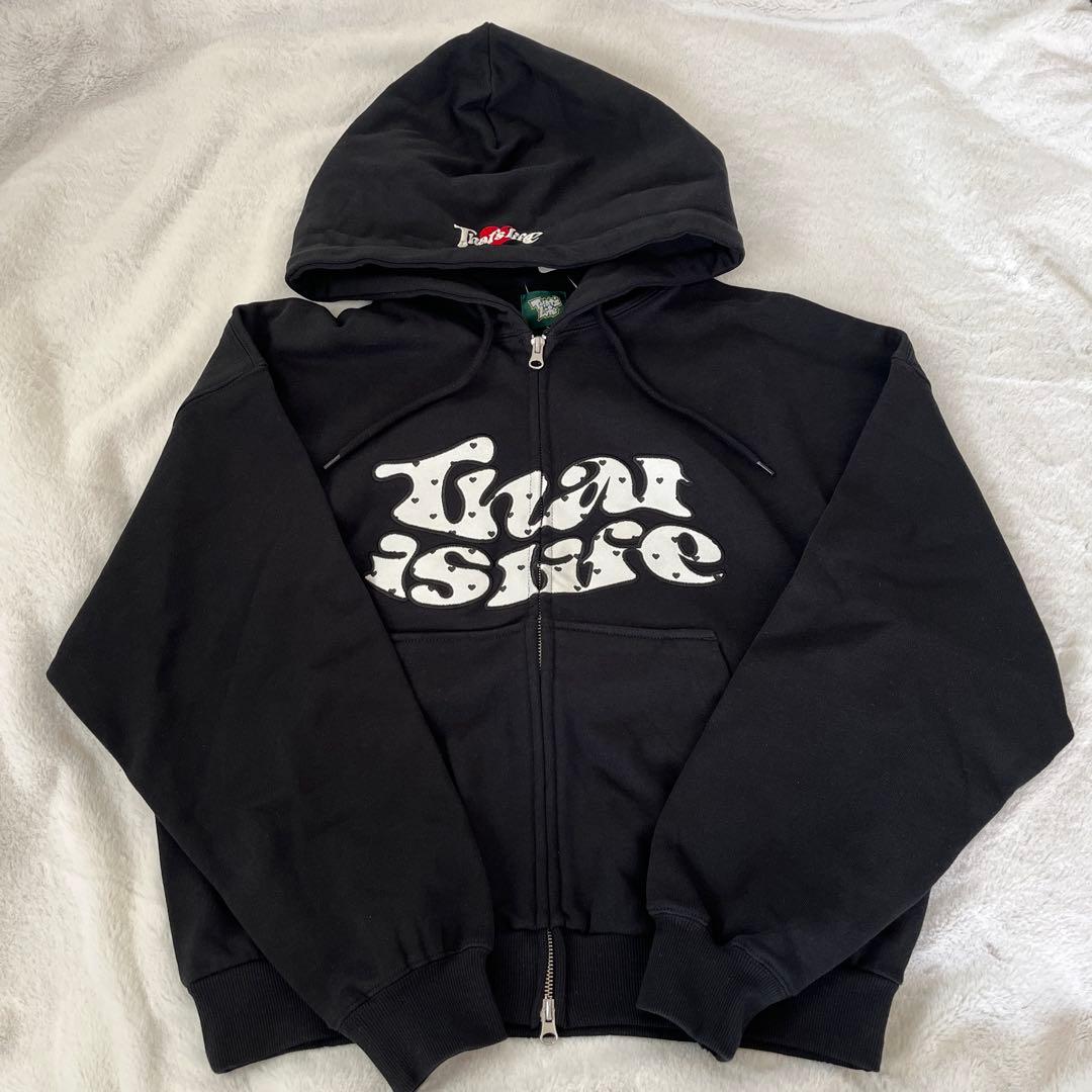 that's life ザッツライフ　黒パーカー　フロントロゴハートドット柄
