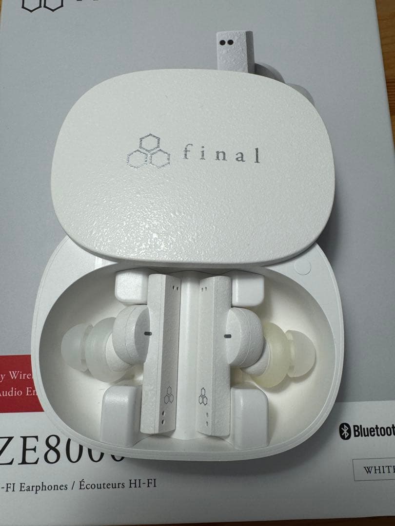 final ze8000 イヤホン　white 購入1ヶ月　美品