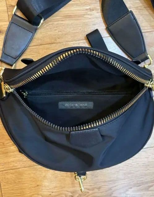 ペシンシャブラック ナイロン ボディバッグ