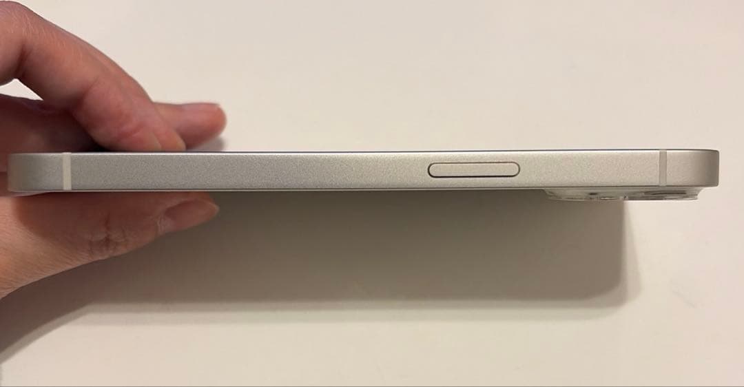 iPhone13 ホワイト　容量256GB 最大容量74%