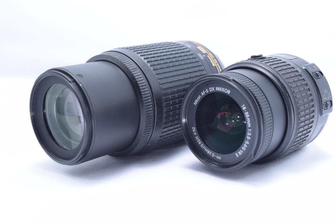 ①Nikon D3100 Wレンズセット（手振れ補正付き） シャッター数少