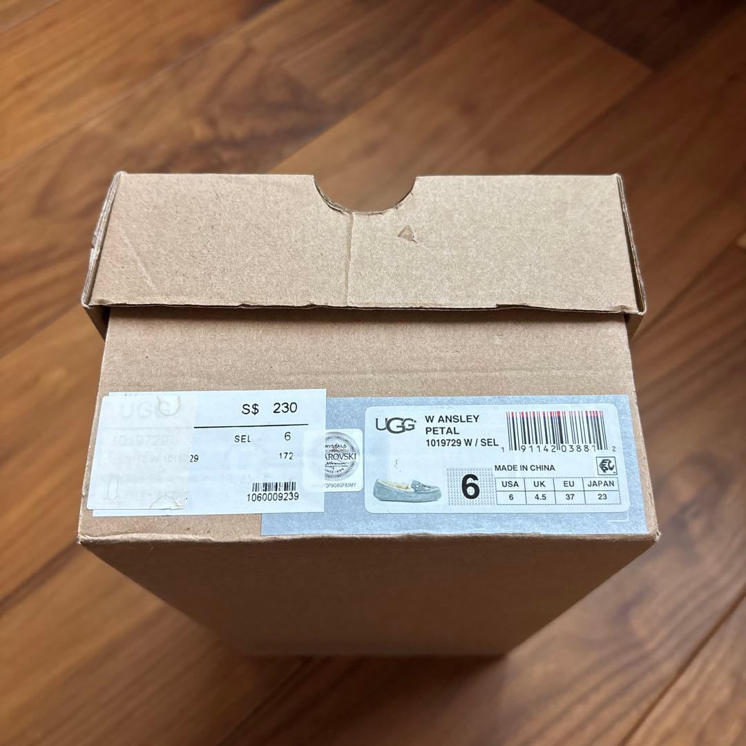 【新品・未使用】UGG アグ　クリスタルと花のモカシン　23㎝