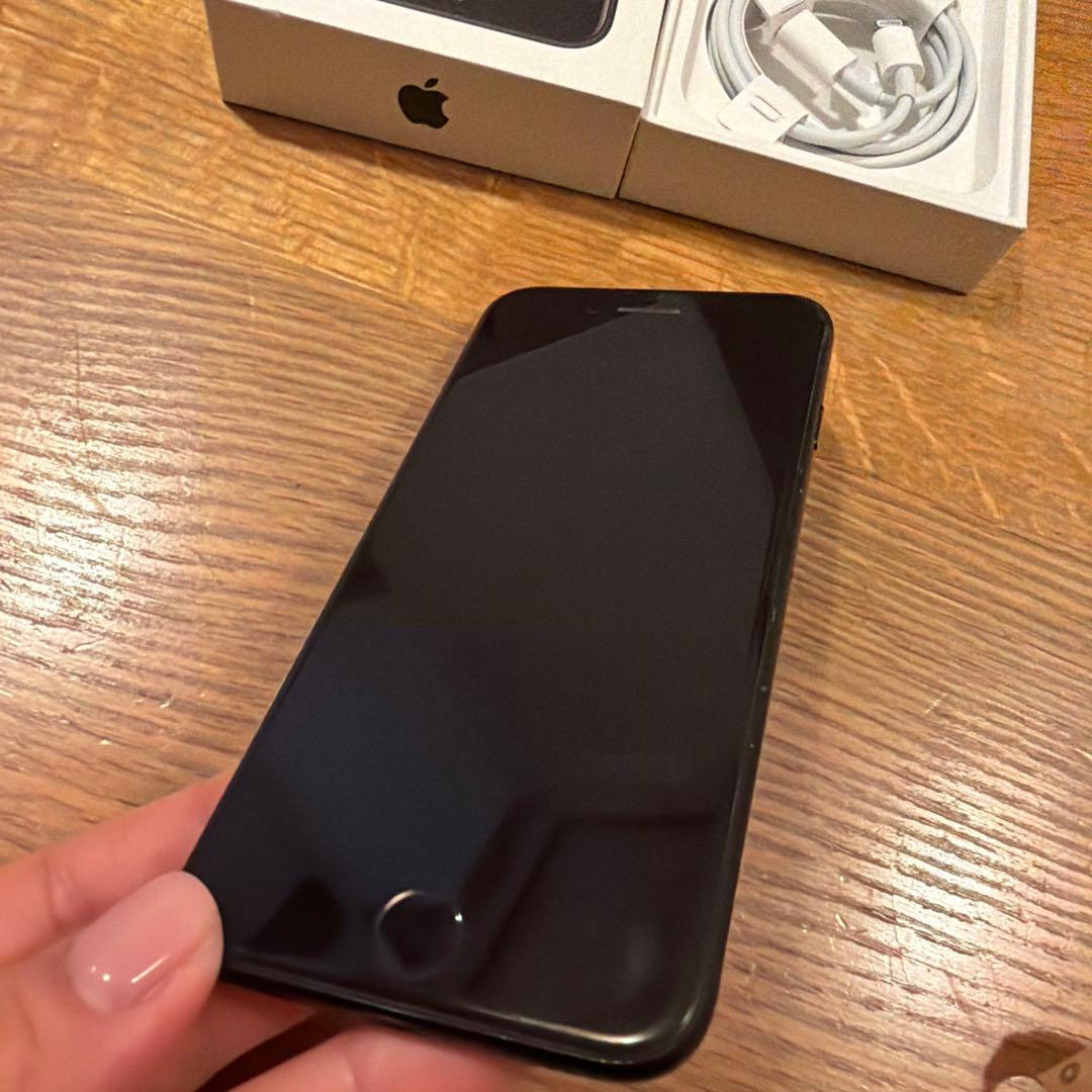 Apple iPhone SE (第3世代) ブラック 本体 128GB