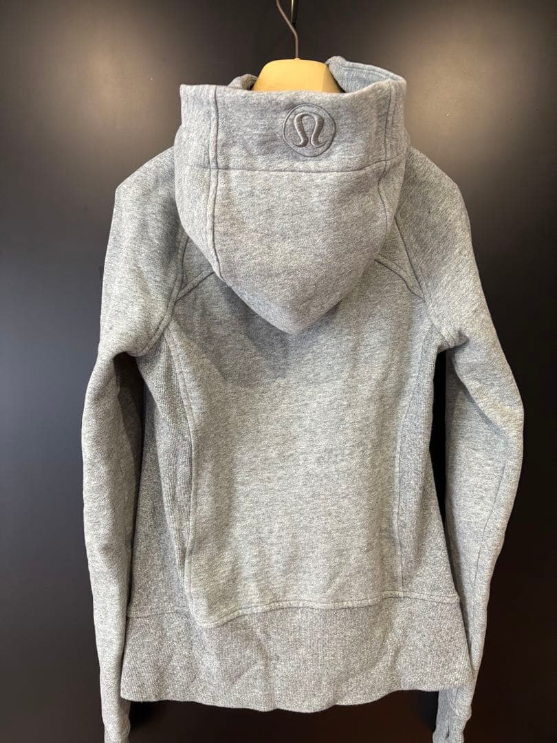 ルルレモン　スキューバフーディ　2サイズ　薄いブルー　超美品