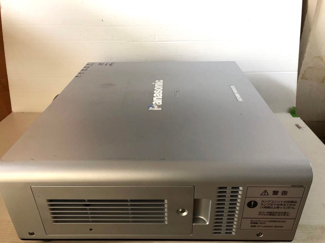 PANASONIC プロジェクター　PT-DZ680 ★6000ルーメン　日本製