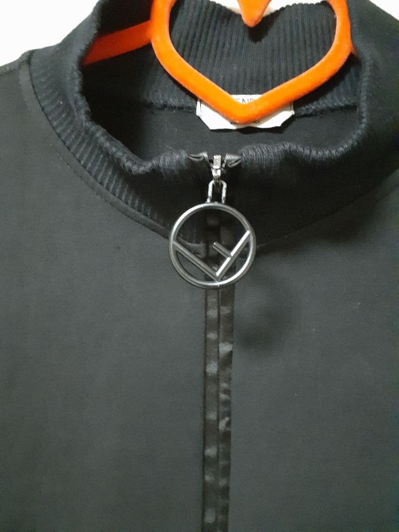 れもん！！【美品】FENDI ブラック ジップアップジャージジャケット