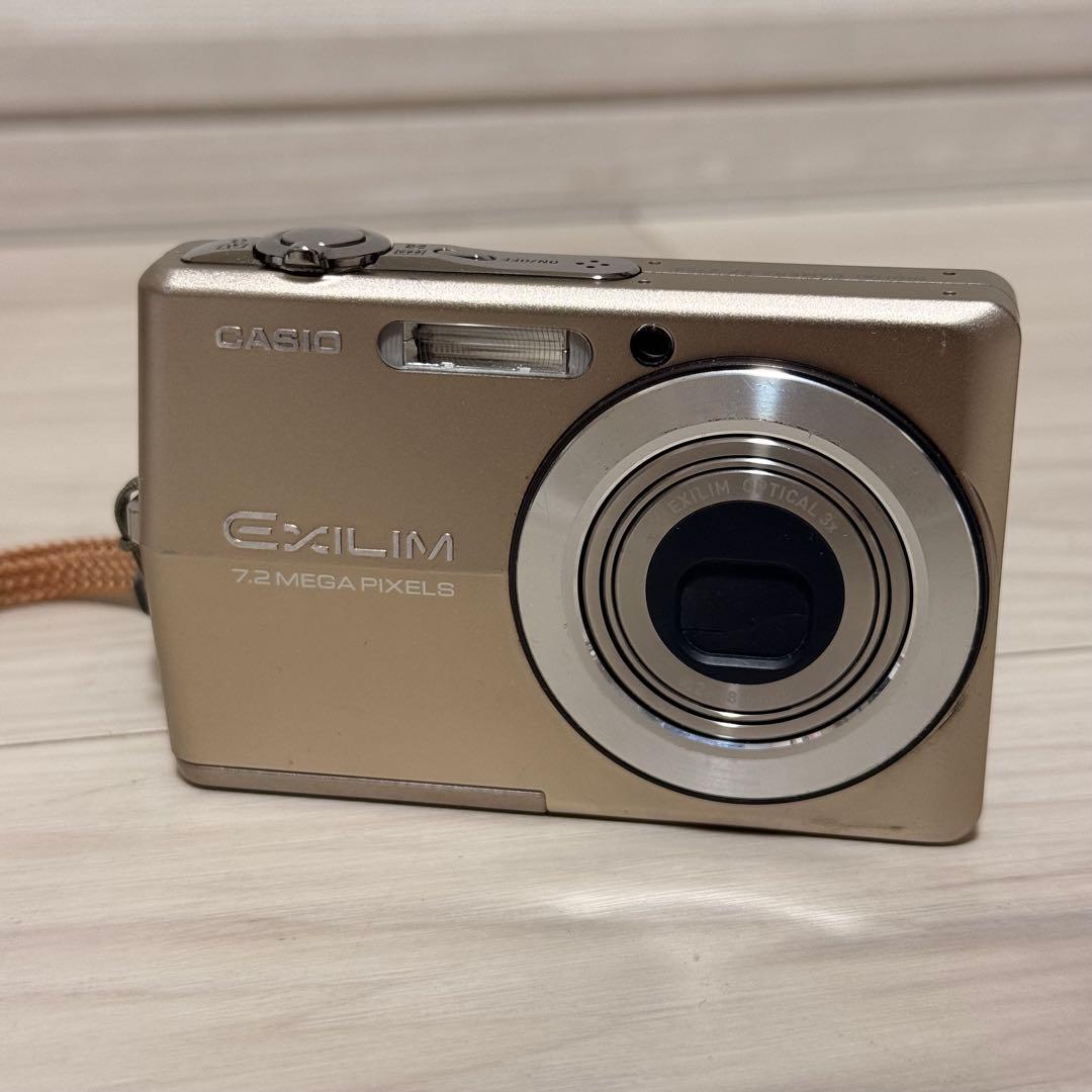 美品　CASIO EXILIM EX-Z700 デジカメ ゴールド　 軽量