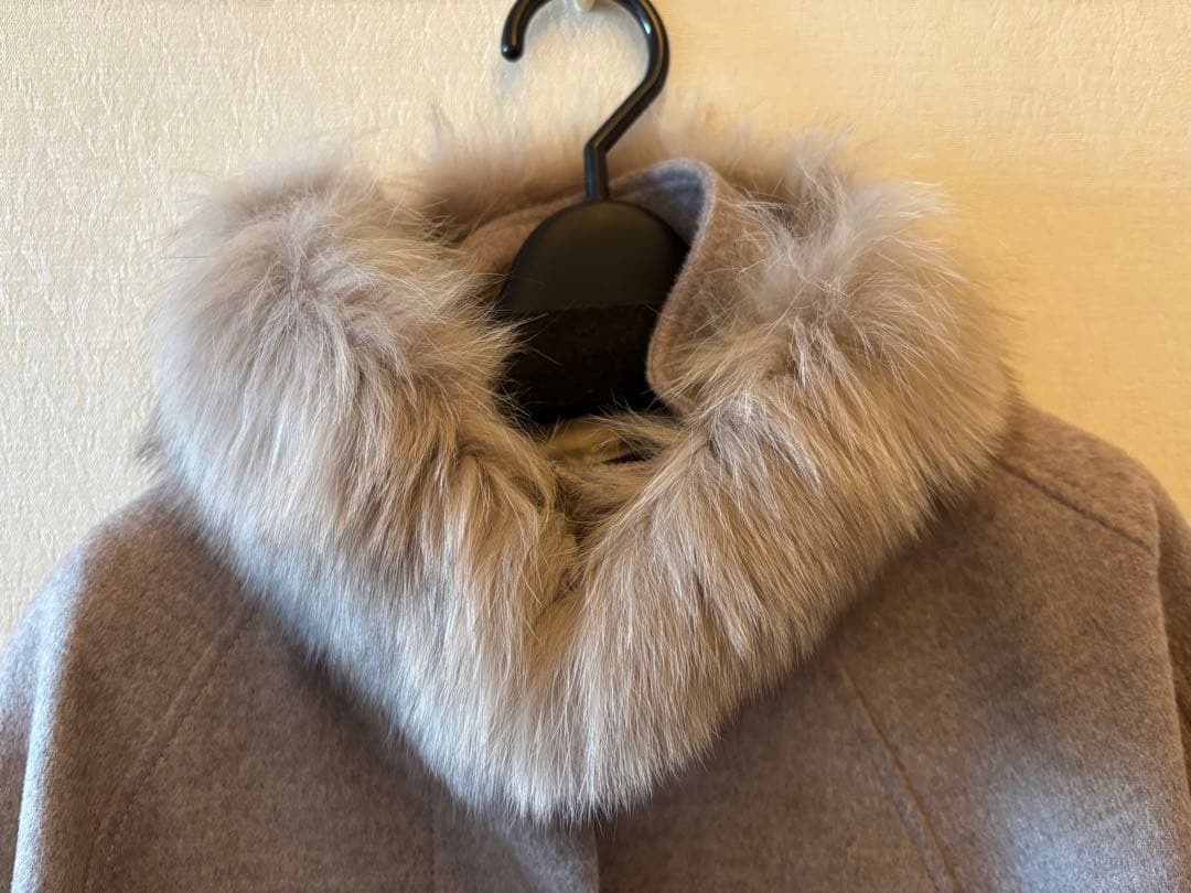 RUIRUE BOUTIQUEフォックスファー付ケープコートL〜LLベージュ
