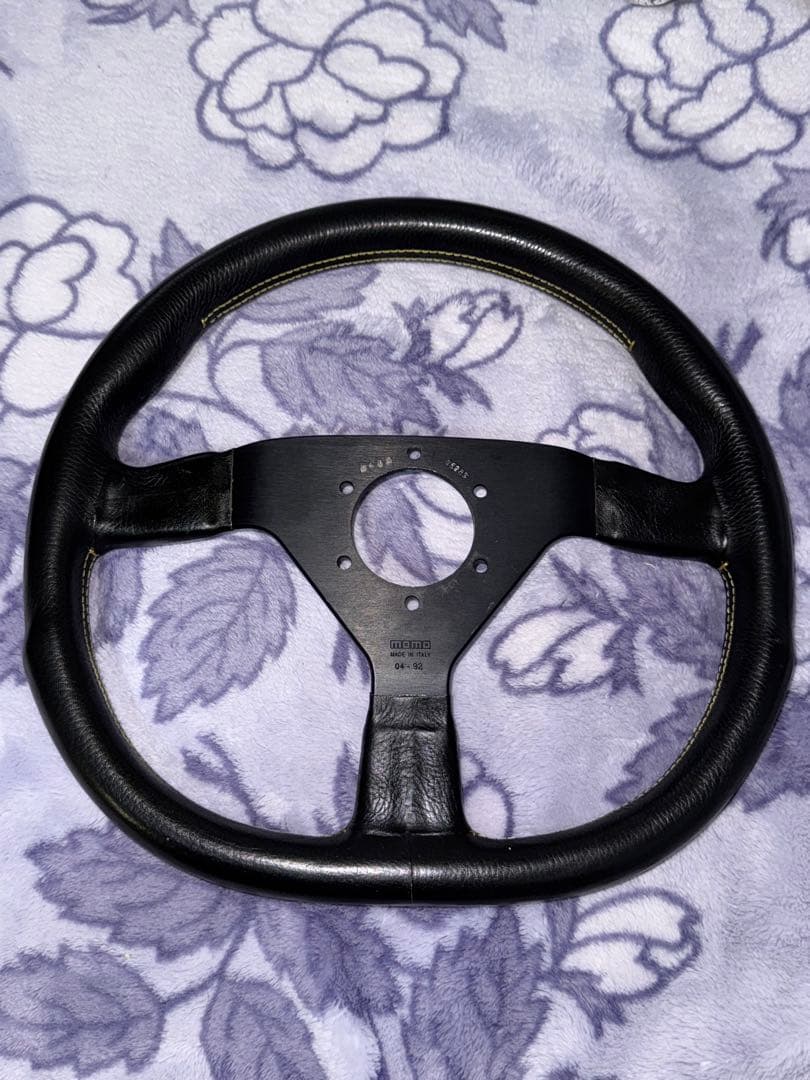 MOMO ヴェローチェレーシングステアリング　350mm